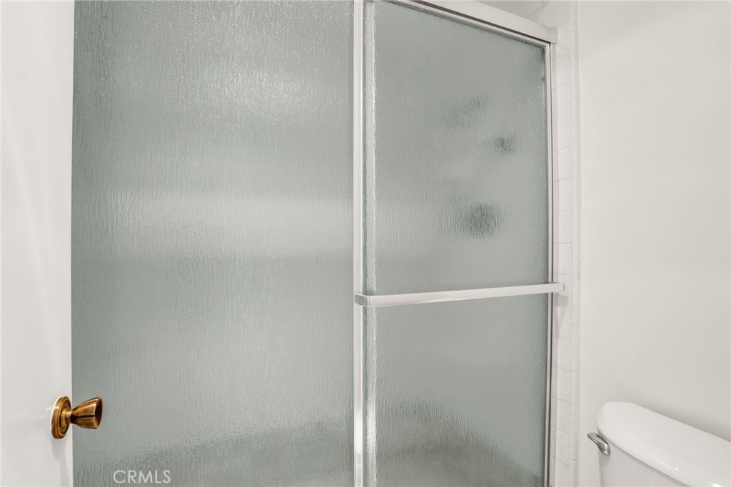 https://media.crmls.org/medias/c24a6076-a943-46f9-a3fd-c8d6e9a0078f.jpg?preset=X-Large