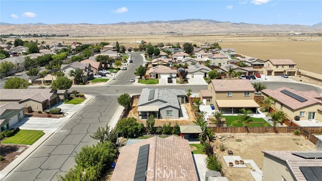 2082 Posa Chanet Boulevard, Coalinga CA: https://media.crmls.org/medias/c24b707a-e94f-4aa3-9dea-095ce9f15560.jpg