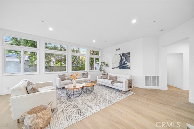 6692 Alamitos Circle, Huntington Beach CA: https://media.crmls.org/medias/c24d270d-cbde-4f84-a859-5cc1de2685d8.jpg