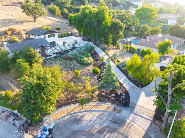 9425 Gierson Avenue, Chatsworth CA: https://media.crmls.org/medias/c24d84d0-db1f-4a22-945a-3f4008baaf1c.jpg