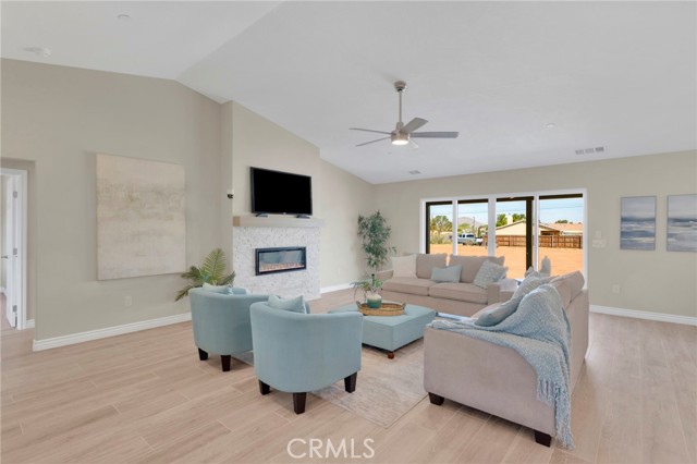 Detail Gallery Image 12 of 64 For 21960 Ramona, Apple Valley,  CA 92307 - 4 Beds | 2/1 Baths