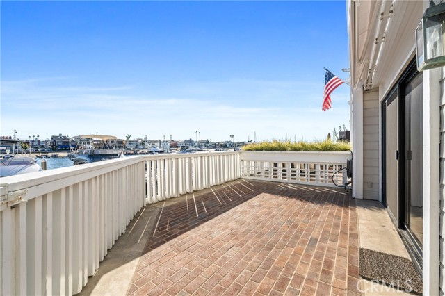 Detail Gallery Image 25 of 44 For 1033 Bayside Cove #106,  Newport Beach,  CA 92660 - 2 Beds | 2/1 Baths