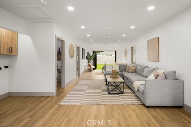 5161 E 27th Street, Long Beach CA: https://media.crmls.org/medias/c24de39d-b80f-43b1-8589-0b42efb3432c.jpg