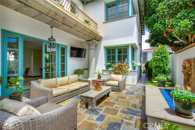 126 Via Koron, Newport Beach CA: https://media.crmls.org/medias/c24dfe55-cf8c-40a3-8475-a9f0df32a39a.jpg