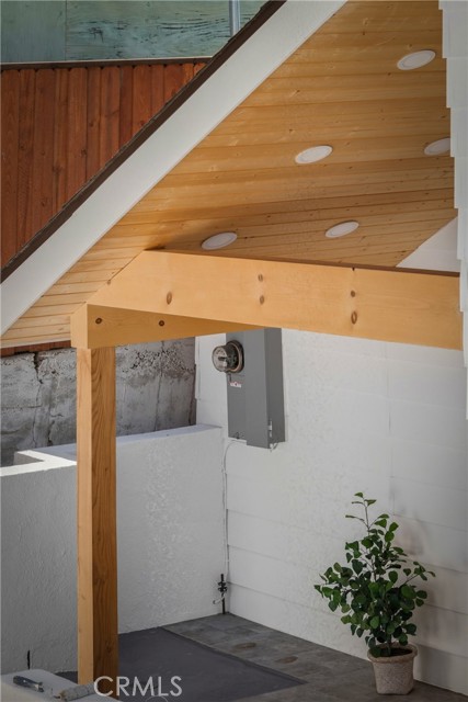 Detail Gallery Image 3 of 41 For 6150 Strickland Ave, Highland Park,  CA 90042 - 3 Beds | 2 Baths