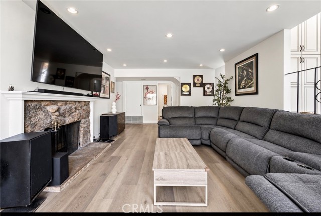 10640 Sylvia Ave photo 11