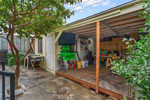 11513 S San Pedro, Los Angeles CA: https://media.crmls.org/medias/c24ed900-5aa4-4c25-bc48-e6820ec15a75.jpg
