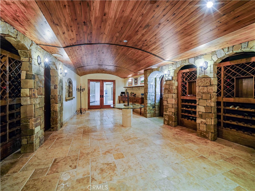 https://media.crmls.org/medias/c24f4265-2fda-478f-a254-cfa486872cee.jpg?preset=X-Large