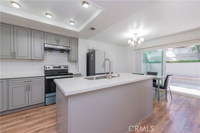 Detail Gallery Image 9 of 30 For 80 Stanford Ct #40,  Irvine,  CA 92612 - 2 Beds | 2 Baths