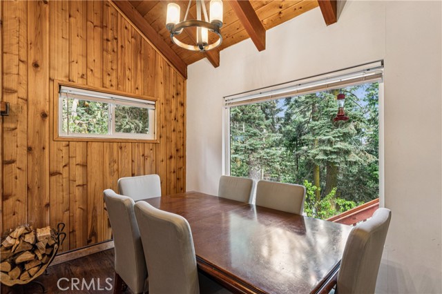 Detail Gallery Image 6 of 43 For 355 Hartman Cir, Cedarpines Park,  CA 92322 - 3 Beds | 3 Baths