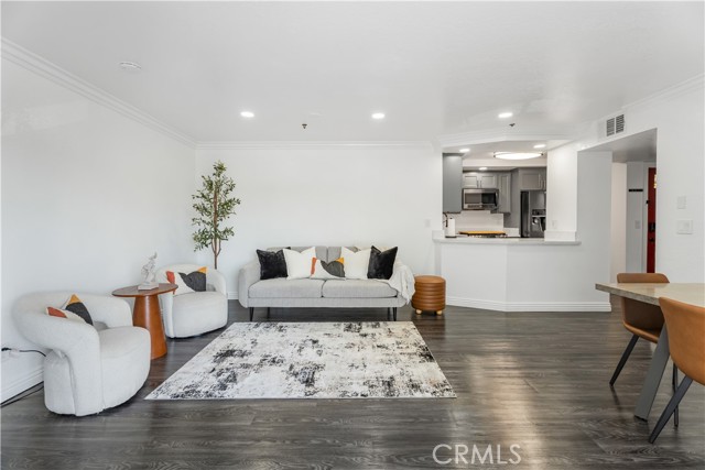 Detail Gallery Image 5 of 30 For 1100 Euclid Ave #104,  Long Beach,  CA 90804 - 2 Beds | 1 Baths