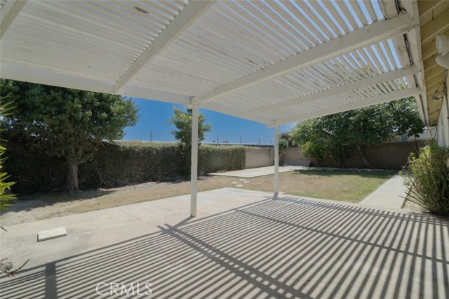 6112 Shields Drive, Huntington Beach CA: https://media.crmls.org/medias/c24ff686-e22b-4999-a949-f1fda625e3cf.jpg