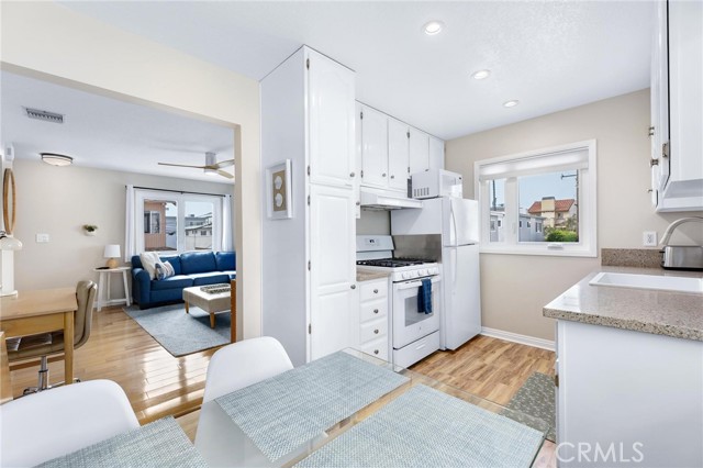 Detail Gallery Image 41 of 52 For 337 10th, Manhattan Beach,  CA 90266 - 5 Beds | 3/1 Baths