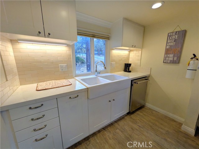 693 Knight Avenue, Big Bear Lake CA: https://media.crmls.org/medias/c251463b-c7dd-432a-a4dd-a7921bdd9057.jpg