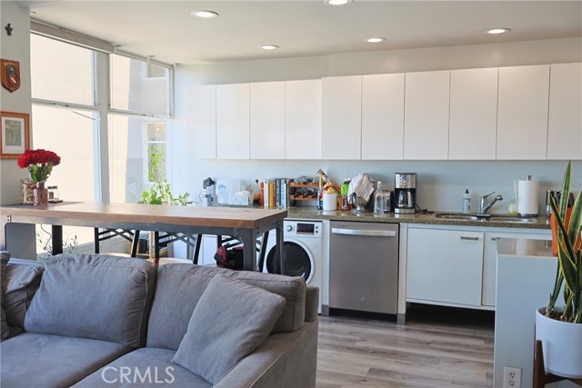 100 Atlantic Avenue, Long Beach CA: https://media.crmls.org/medias/c2515673-3e4e-4012-96a4-d12dde3429af.jpg