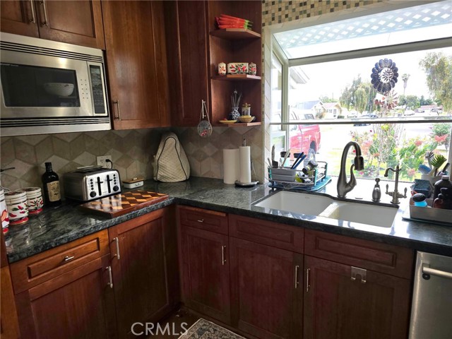 Detail Gallery Image 8 of 10 For 8921 Kennelly Ln, Anaheim,  CA 92804 - 3 Beds | 2 Baths