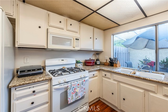 Detail Gallery Image 11 of 33 For 5950 E Imperial Hwy #55,  South Gate,  CA 90280 - 2 Beds | 2/1 Baths