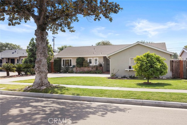 Detail Gallery Image 2 of 44 For 804 E Glenwood, Fullerton,  CA 92831 - 5 Beds | 3/1 Baths