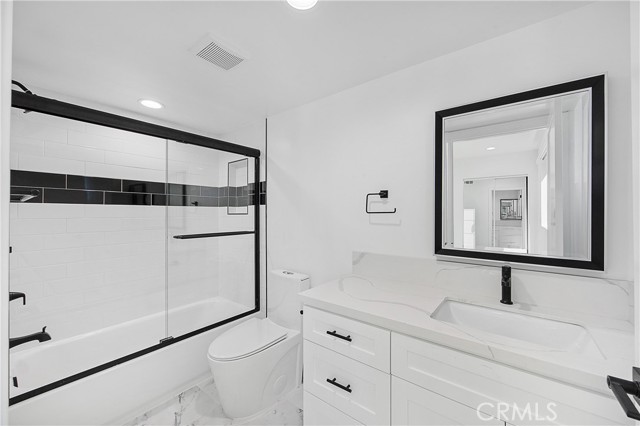 Detail Gallery Image 26 of 33 For 14422 Tiara #1/2,  Van Nuys,  CA 91401 - 5 Beds | 5 Baths