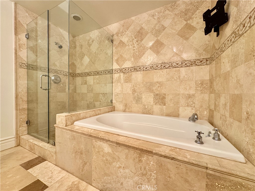 https://media.crmls.org/medias/c253ee4d-f8a4-426e-8cb7-1de79808cd90.jpg?preset=X-Large