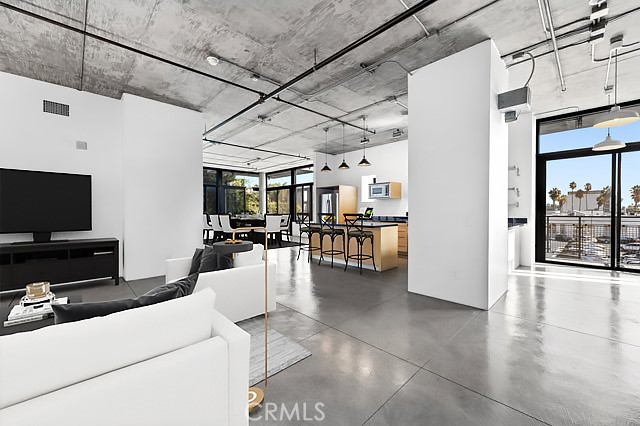 Detail Gallery Image 4 of 42 For 835 Locust Ave #322,  Long Beach,  CA 90813 - 1 Beds | 1 Baths