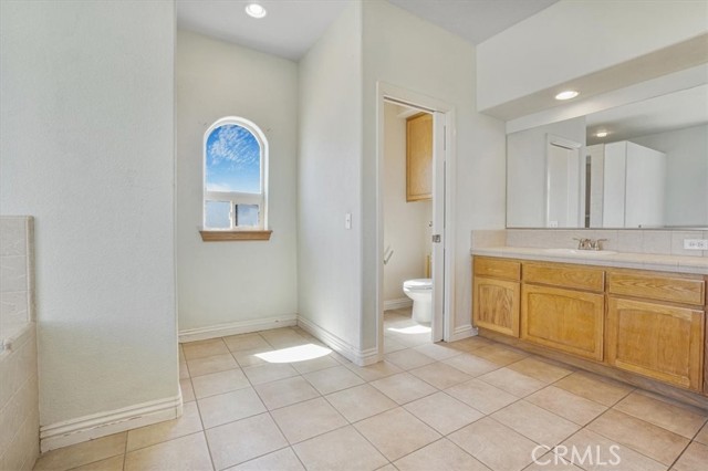 12771 Elm Street, Oak Hills CA: https://media.crmls.org/medias/c254d7d8-b2d9-4c2a-a1bb-e2c81729e169.jpg