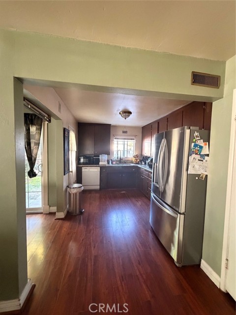 Detail Gallery Image 7 of 26 For 2403 W Almond Ave, Orange,  CA 92868 - 3 Beds | 2 Baths