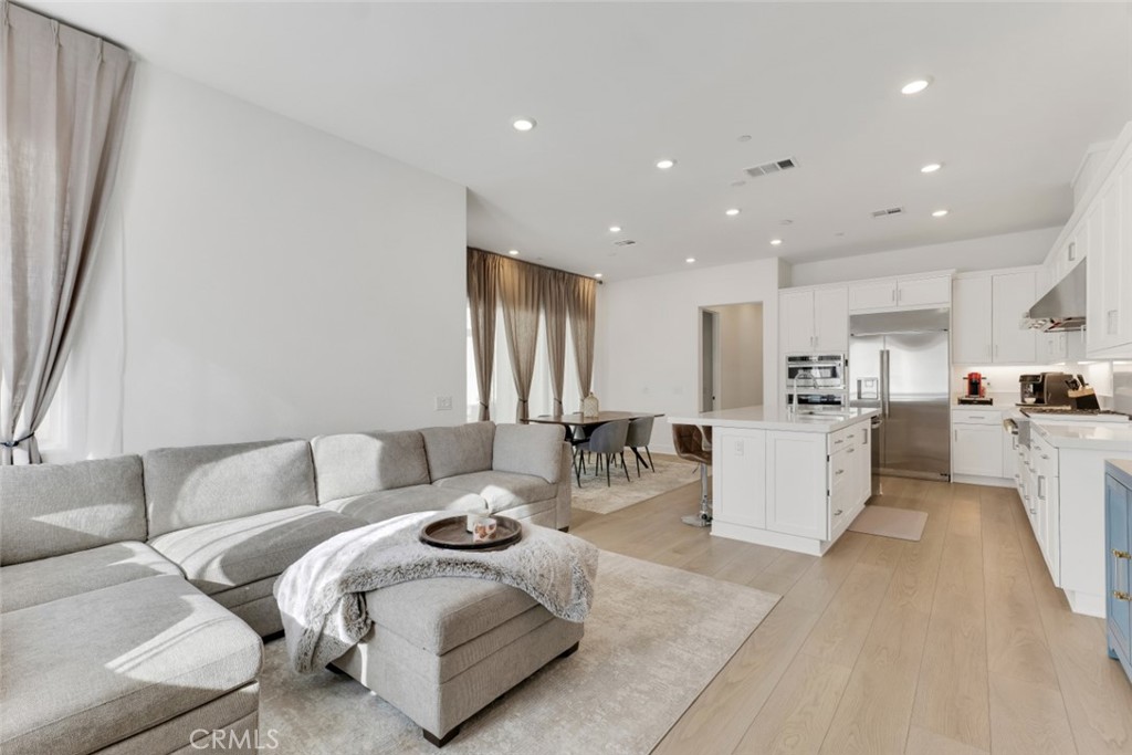 MLS #SR25278368 image #8