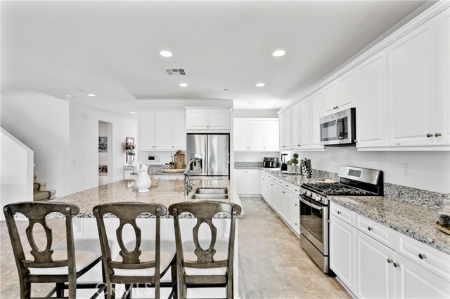 Detail Gallery Image 10 of 47 For 29304 Bent Grass, Lake Elsinore,  CA 92530 - 4 Beds | 3 Baths