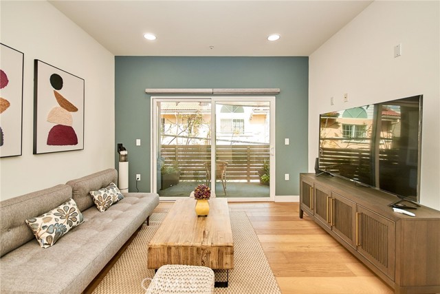 820 S Wilton Place, Los Angeles CA: https://media.crmls.org/medias/c256b0f4-7a8a-4c21-8eff-6fe8c160b2b3.jpg