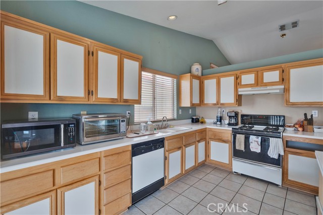 14445 Columbia Court, Adelanto CA: https://media.crmls.org/medias/c256dd5e-352d-4ba1-bf4e-f3c1335c3301.jpg