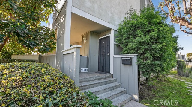 Detail Gallery Image 3 of 38 For 2600 W Segerstrom Ave #D,  Santa Ana,  CA 92704 - 3 Beds | 2/1 Baths