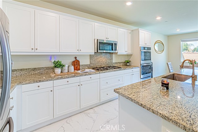 4040 S Bowery Place, Ontario CA: https://media.crmls.org/medias/c257d2f5-8925-45cc-bf33-3a7380ca0052.jpg