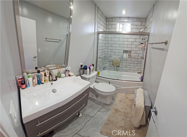 Detail Gallery Image 12 of 19 For 2053 Barry, Los Angeles,  CA 90025 - 2 Beds | 2 Baths