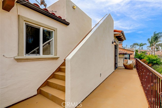 Nice wide steps to rooftop deck