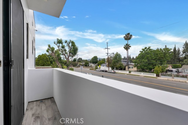 Detail Gallery Image 29 of 30 For 16510 San Fernando Mission Blvd, Granada Hills,  CA 91344 - 4 Beds | 4 Baths
