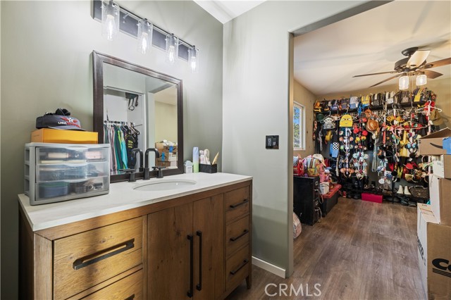 Detail Gallery Image 25 of 44 For 28975 Lotusgarden, Canyon Country,  CA 91387 - 4 Beds | 3 Baths