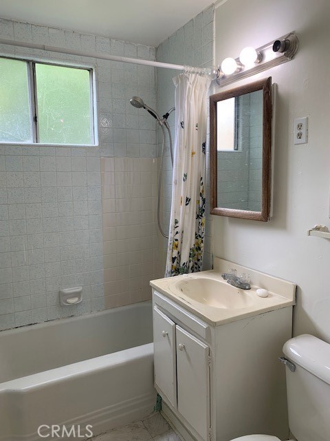 Detail Gallery Image 4 of 5 For 1016 Omer Ln, Sun Valley,  CA 91502 - 2 Beds | 1 Baths