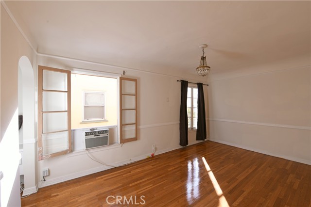 Detail Gallery Image 24 of 30 For 915 S Le Doux Rd, Los Angeles,  CA 90035 - 3 Beds | 2 Baths
