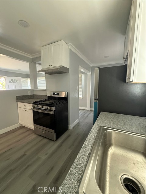 Detail Gallery Image 9 of 11 For 2293 Grand Ave, Long Beach,  CA 90815 - 2 Beds | 1 Baths