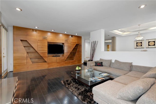 12841 Bloomfield Street, Studio City CA: https://media.crmls.org/medias/c25c1527-3b04-40d5-b3ff-7a4168d7432c.jpg