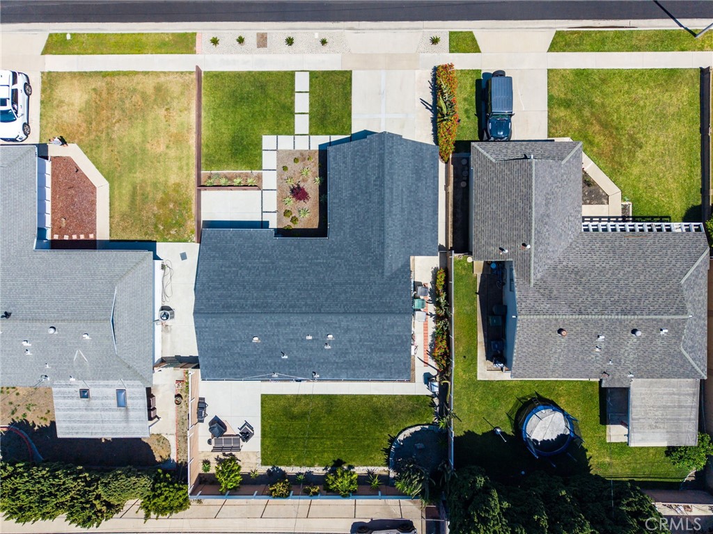https://media.crmls.org/medias/c25d8f50-1e51-4067-bfe5-a56e3d54275b.jpg?preset=X-Large
