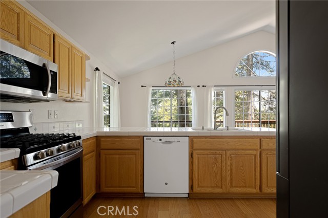 26350 Spyglass Drive, Lake Arrowhead CA: https://media.crmls.org/medias/c25d9b2a-0dbd-422a-a5d4-3c90ea3d602b.jpg
