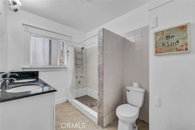 820 S Van Ness Avenue, Santa Ana CA: https://media.crmls.org/medias/c25da3a4-e337-4d11-a824-e031727b2d25.jpg