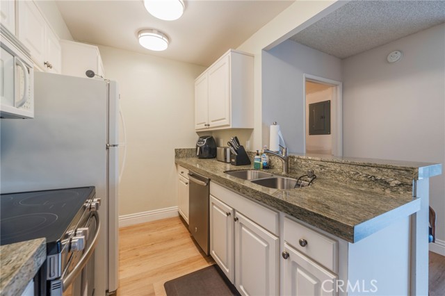 1 Bed Home for Sale in Playa del Rey, California