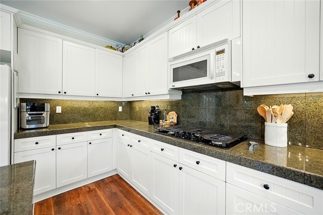 13742 Woodcrest Court, Eastvale CA: https://media.crmls.org/medias/c25e7a4f-dcd6-4176-a256-21c735f69732.jpg