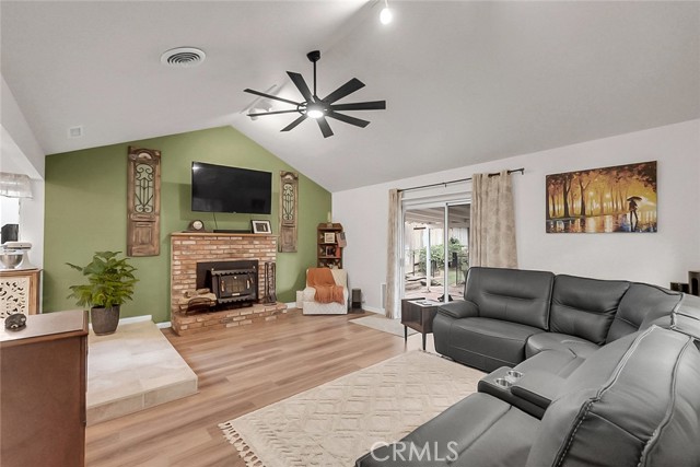 Detail Gallery Image 9 of 22 For 1213 E a, Oakdale,  CA 95361 - 3 Beds | 2 Baths