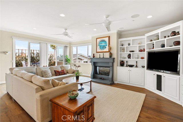 710 11th Street, Hermosa Beach CA: https://media.crmls.org/medias/c25f7205-e41d-4dcd-8b2f-ebebce0d74fa.jpg