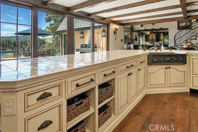 28087 North Shore Road, Lake Arrowhead CA: https://media.crmls.org/medias/c26167f2-93e7-426c-9994-2eefd5fb5b5d.jpg