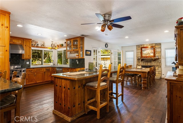 17927 Sun Hill Drive, Yorba Linda CA: https://media.crmls.org/medias/c261c93b-e2e3-4ce7-b1c5-6b0a5543dc3f.jpg
